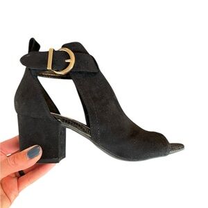 London Rag Women’s Block Heel Peep Toe Sandals Size 7 Gold Buckle Suede
